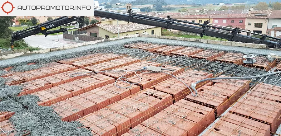 Vertido de hormigon en planta
