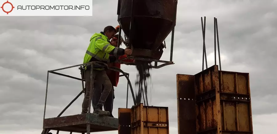 vertido de hormigon en pilares